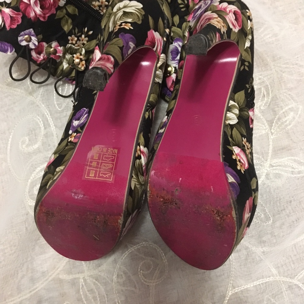 Shoes - Picture 4 of 5